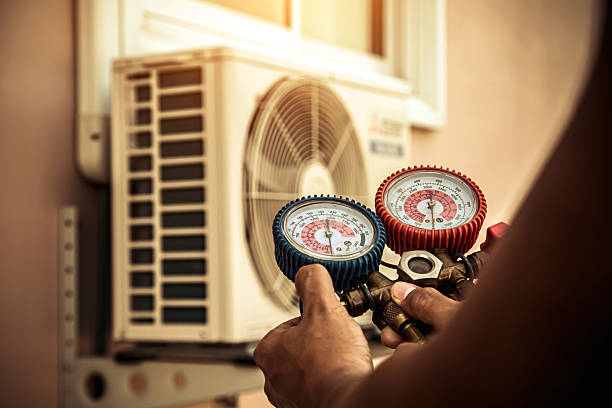 Professional Ac Installation technician working in Ivanhoe, TX